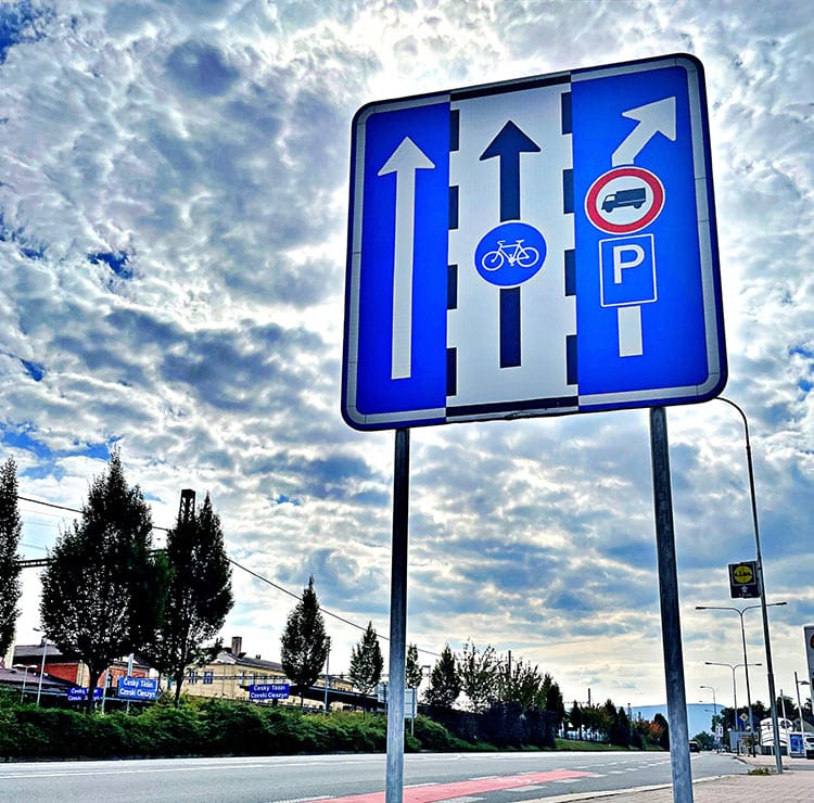 Vertical traffic signage